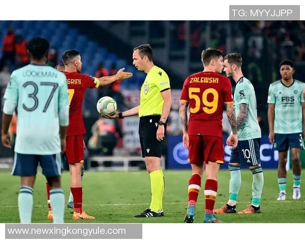 罗杰斯质疑VAR决策为何不让主裁判亲自查看误判情况